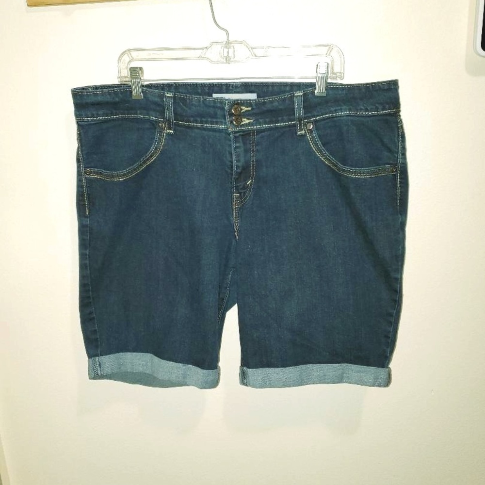 Plus Size Levis Cuffed Jean Short